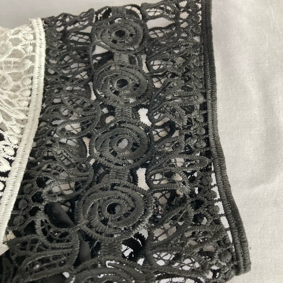 Jealous Tomato Stripped Crochet Cropped Top Size Small - Picture 8 of 11